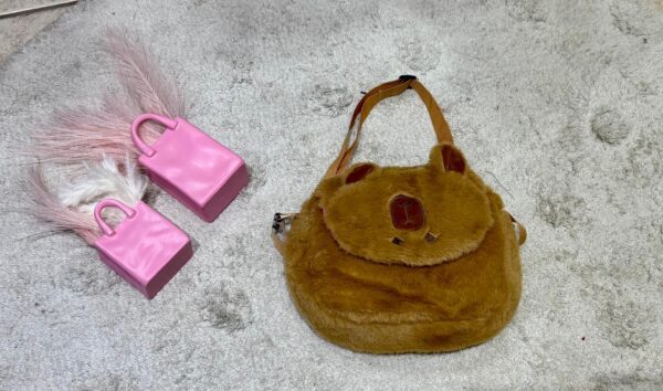 Bolsa Capivara Pelúcia